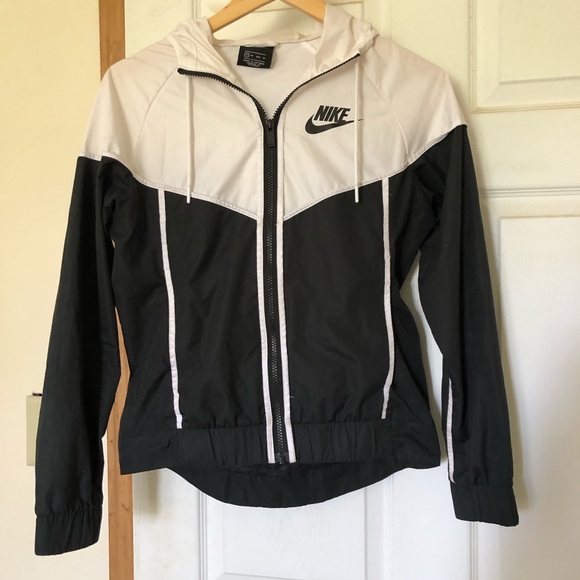 nike black and white windbreaker cropped